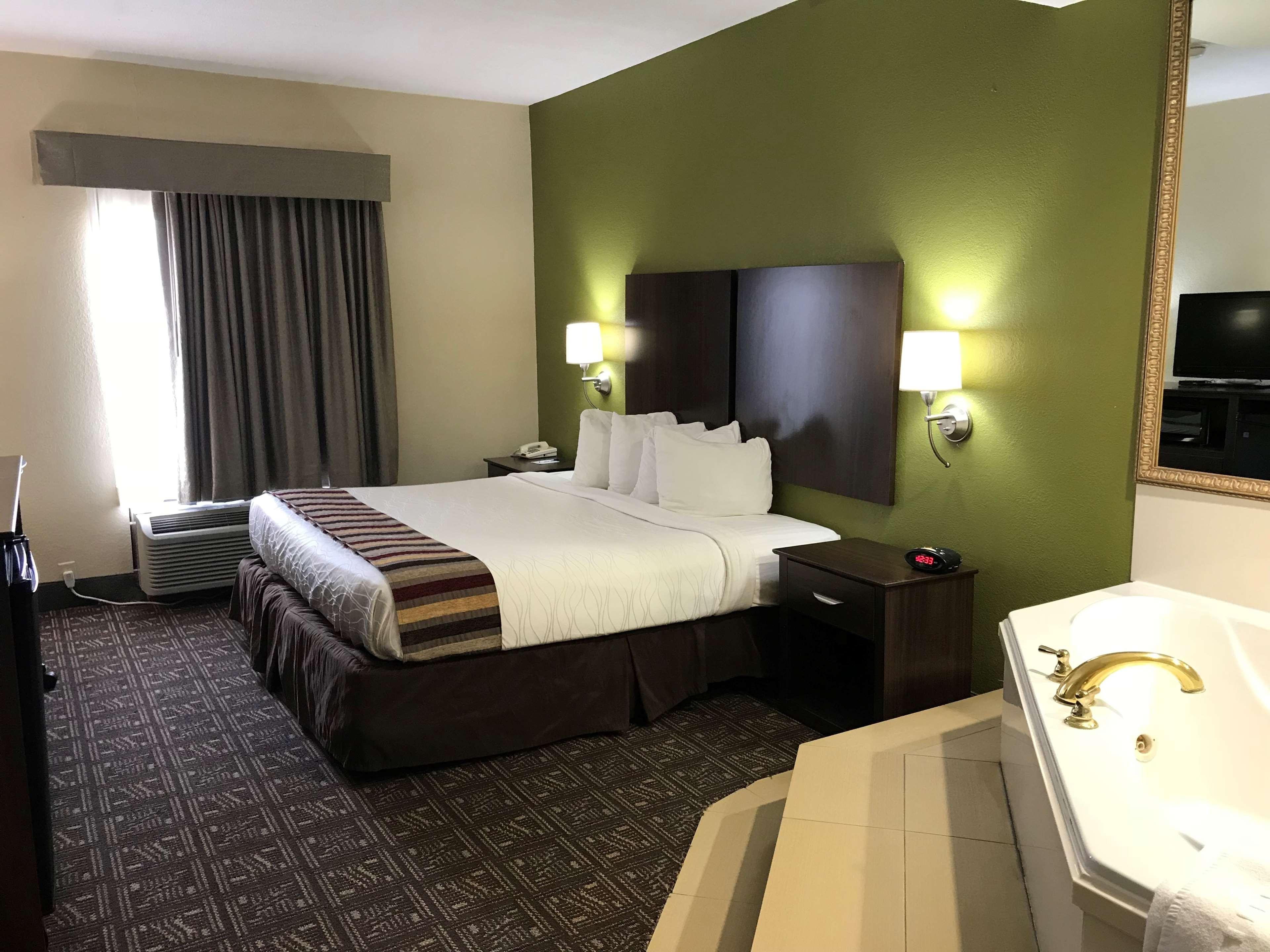 Best Western Rayne Inn Екстериор снимка