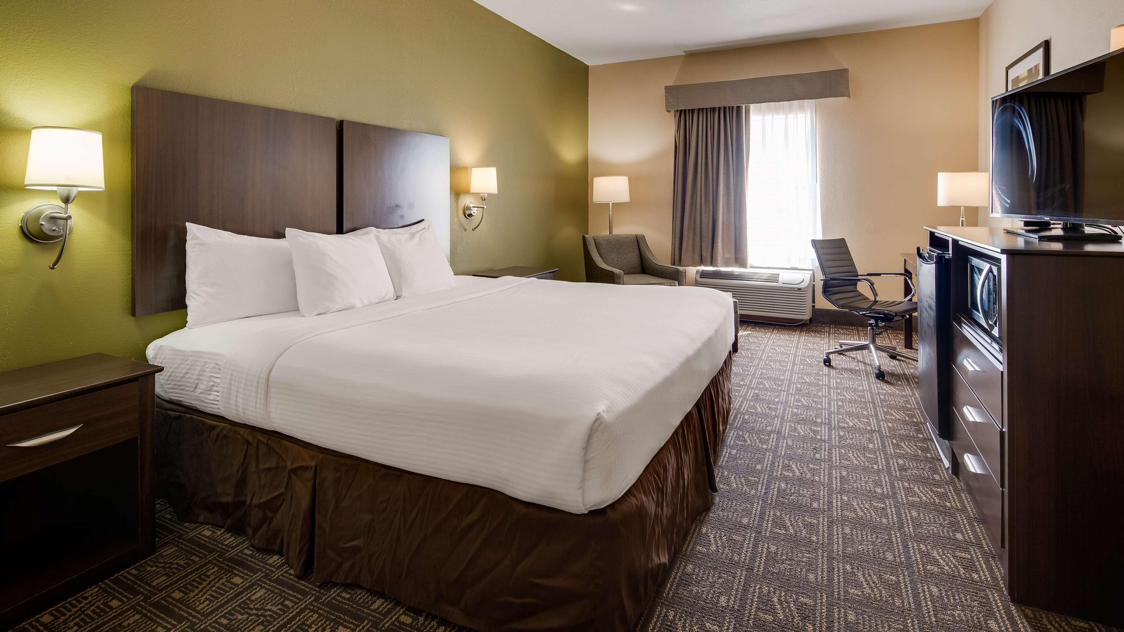 Best Western Rayne Inn Екстериор снимка