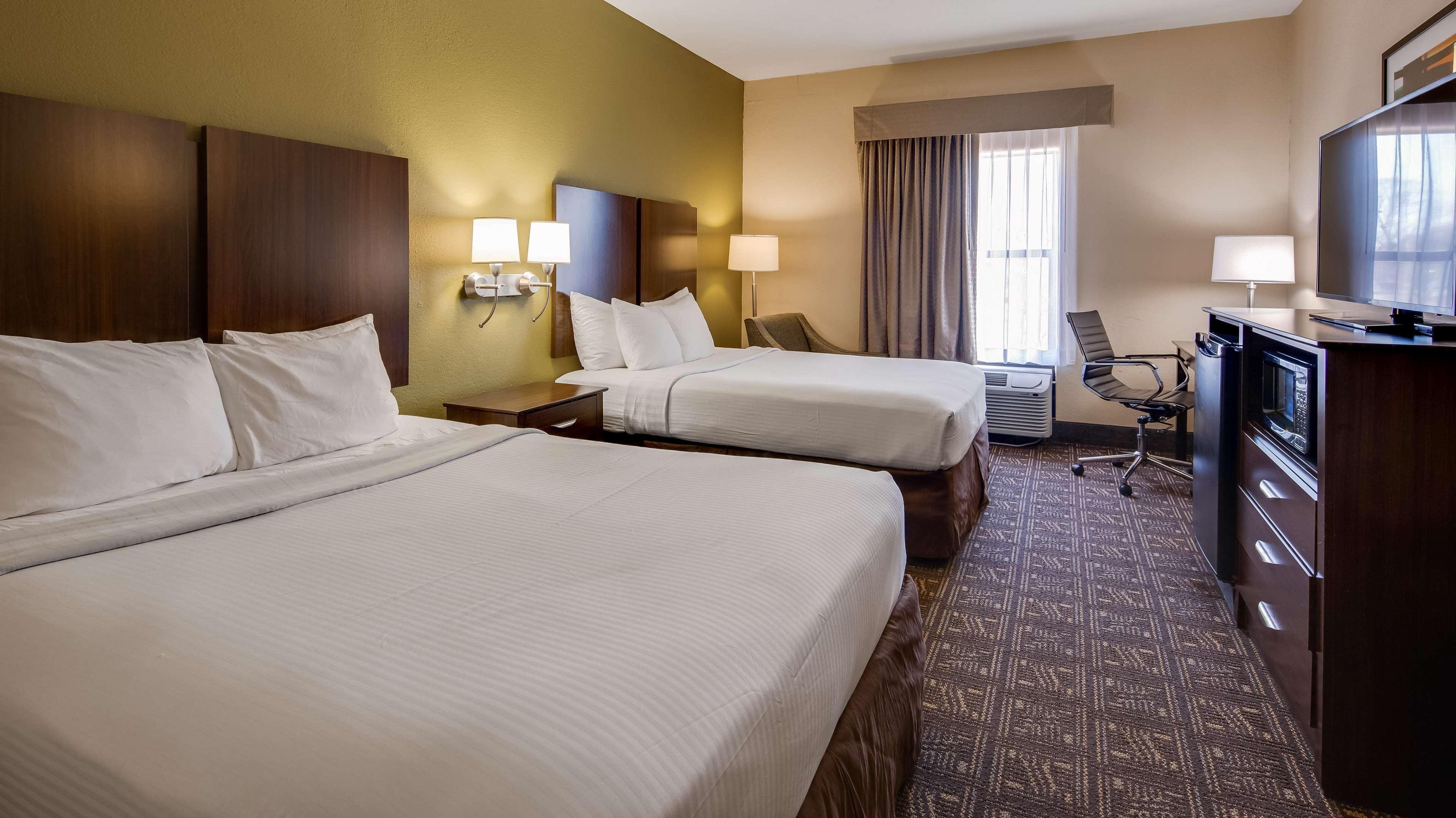 Best Western Rayne Inn Екстериор снимка
