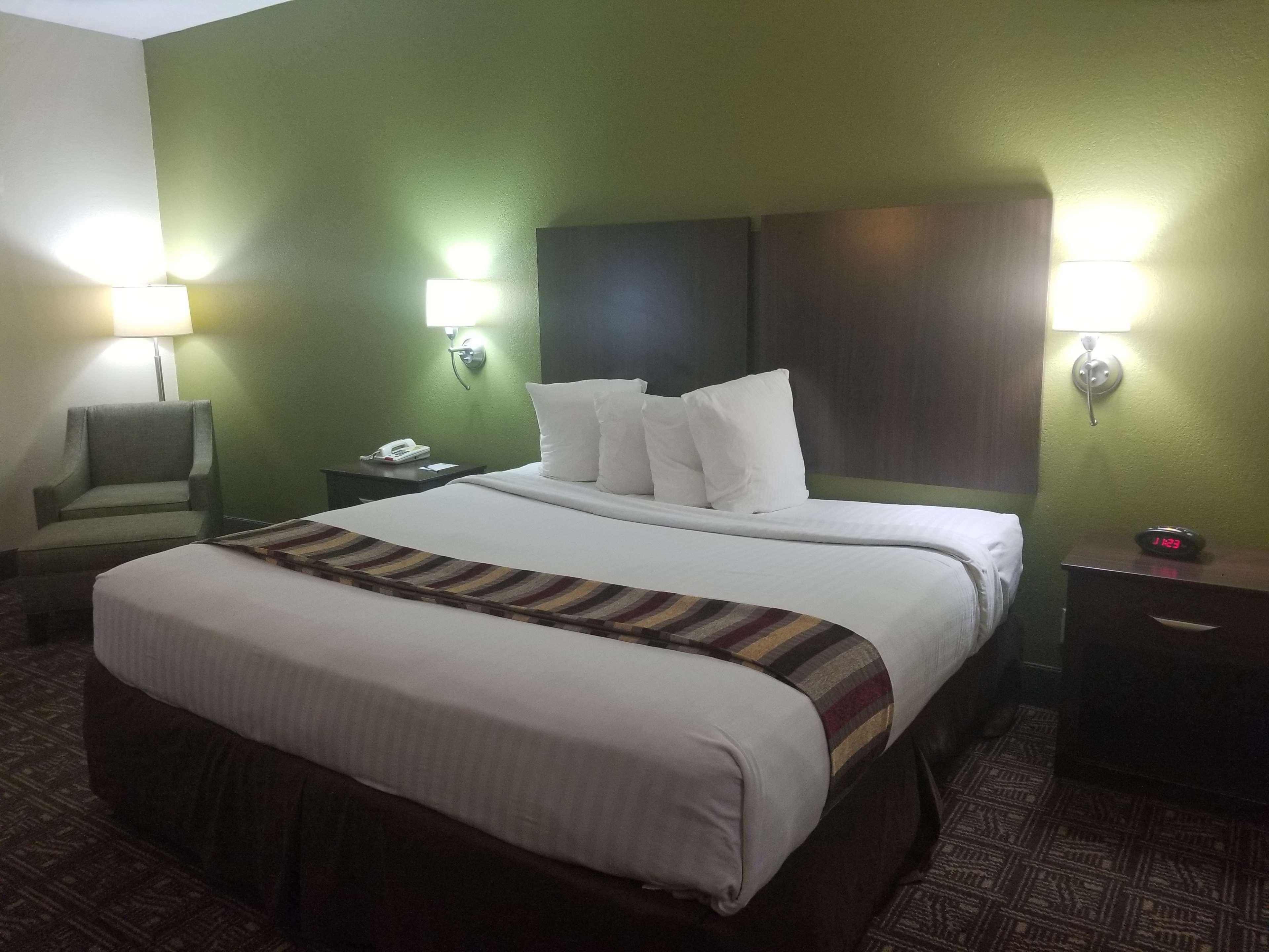 Best Western Rayne Inn Екстериор снимка