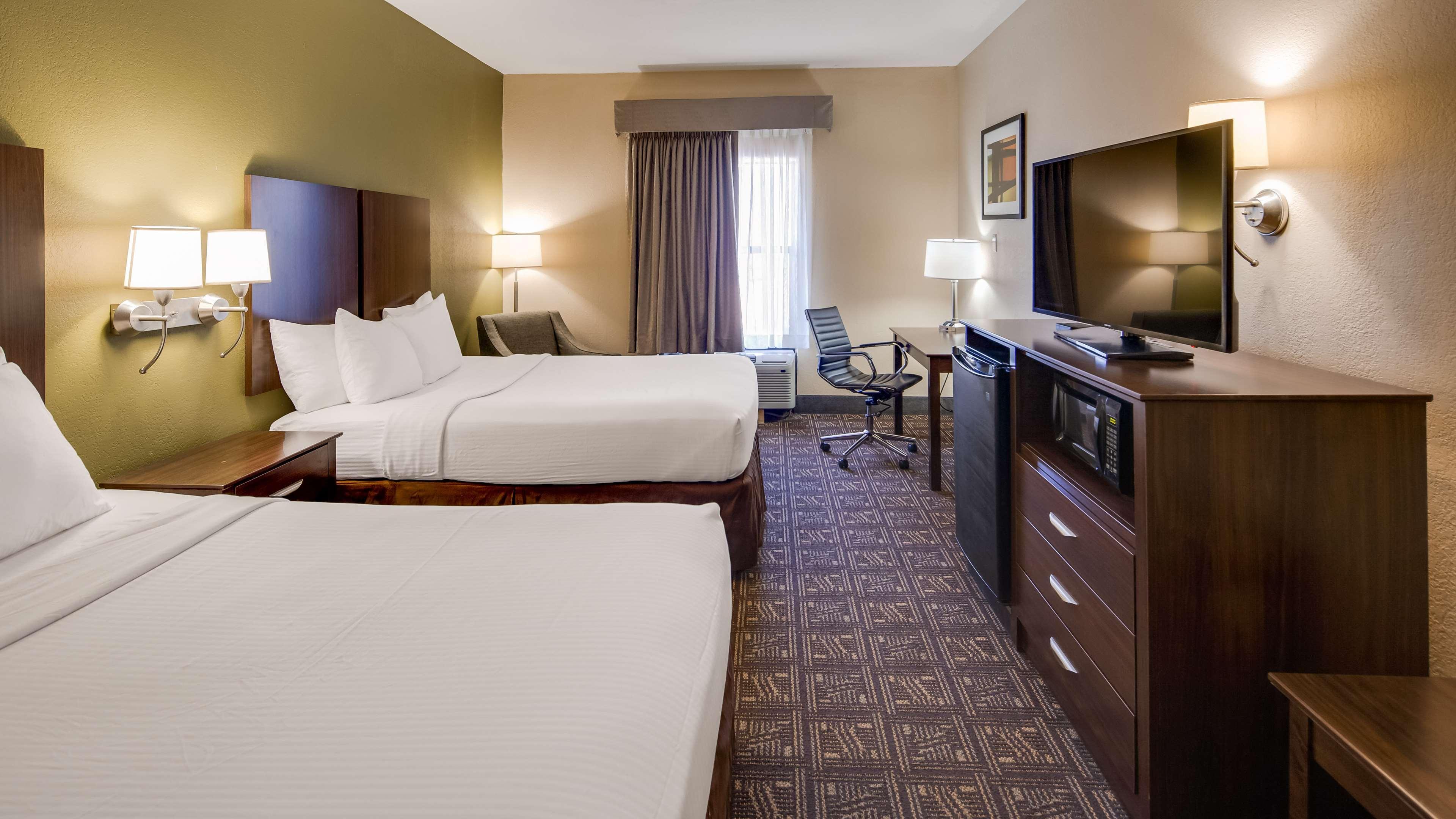 Best Western Rayne Inn Екстериор снимка