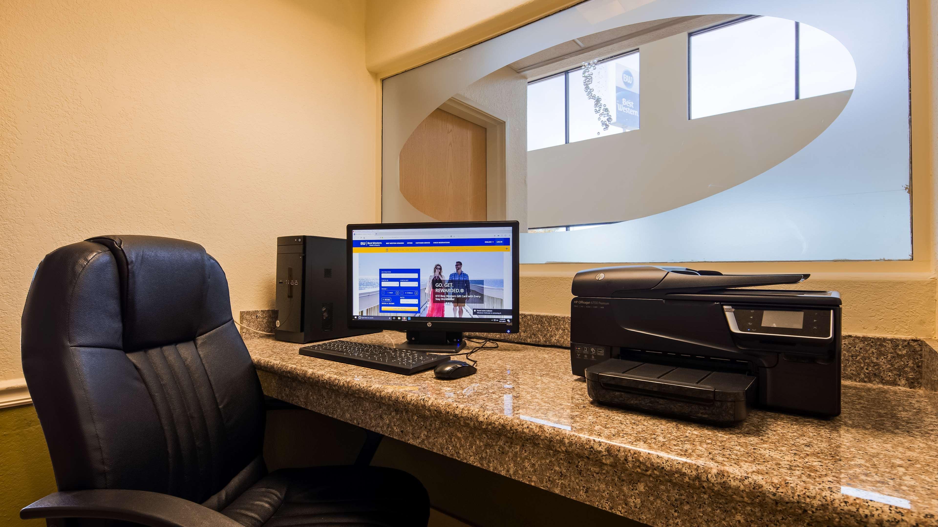 Best Western Rayne Inn Екстериор снимка