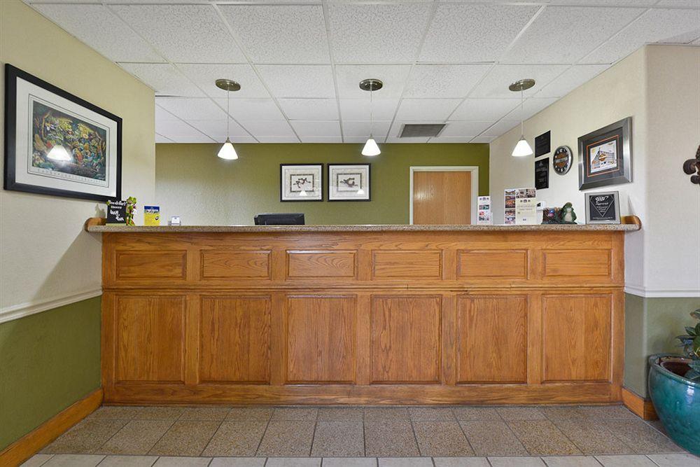 Best Western Rayne Inn Екстериор снимка