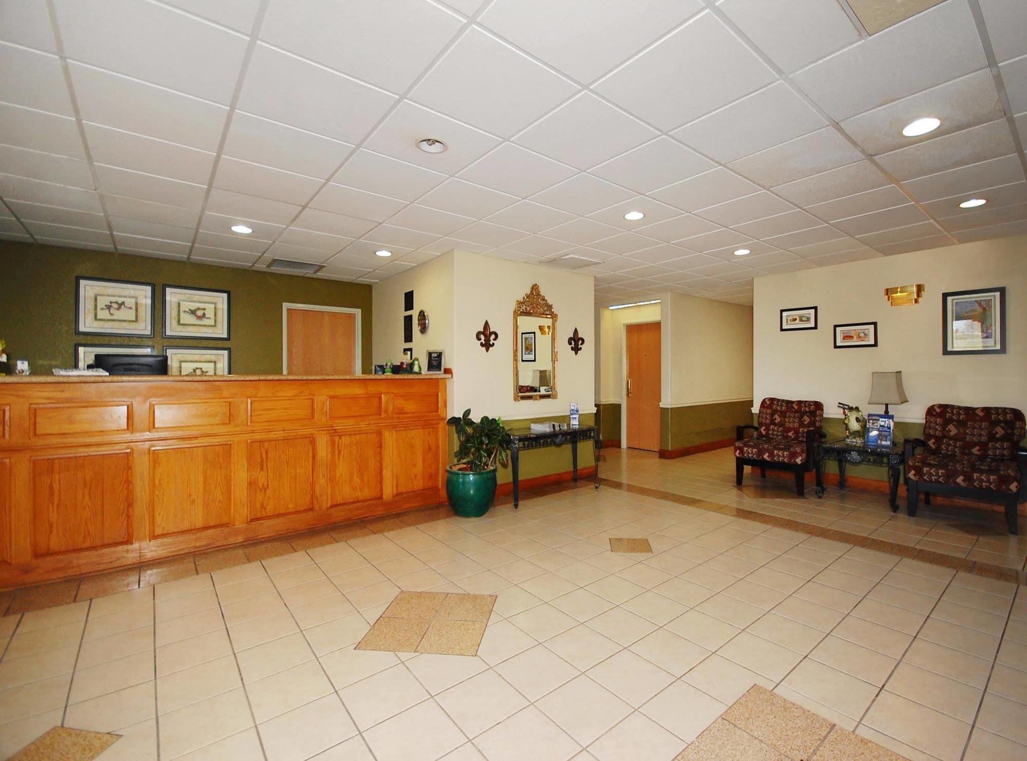 Best Western Rayne Inn Екстериор снимка