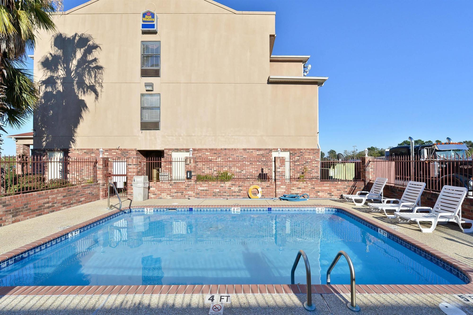 Best Western Rayne Inn Екстериор снимка