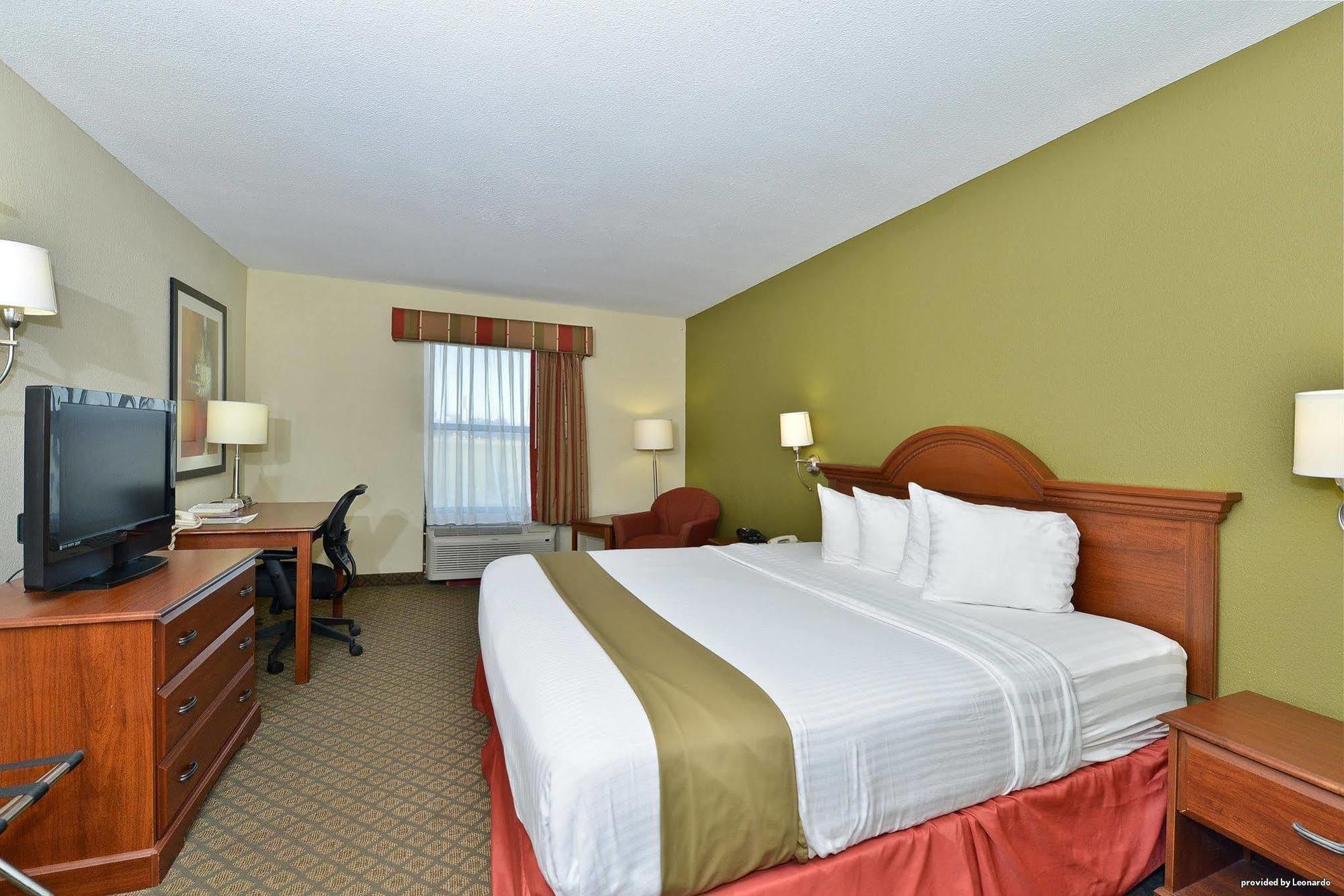 Best Western Rayne Inn Екстериор снимка