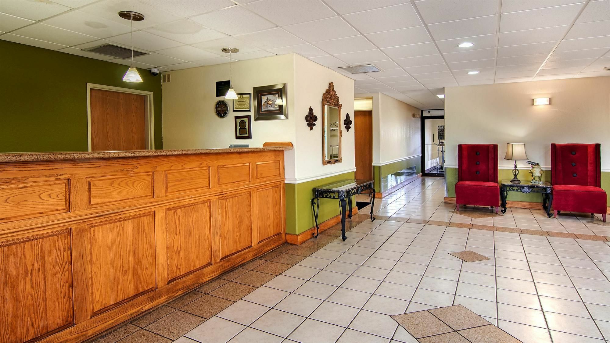Best Western Rayne Inn Екстериор снимка